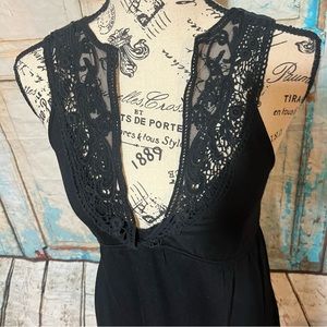 ⭐️3 for $11 ⭐️ 5 for $15 ⭐️ Women's Sleeveless top from Weavers